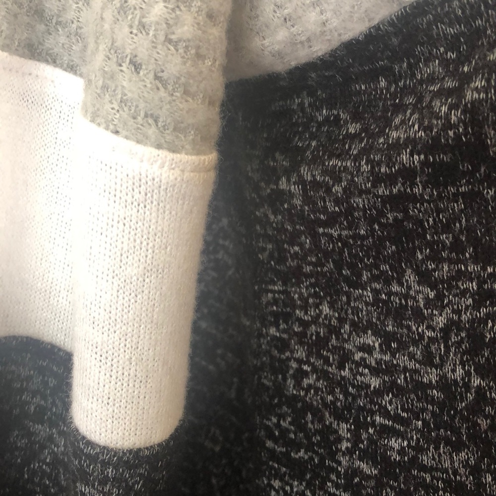 FLASH SALE 🖤🖤 Small Super soft long sleeve top - Picture 4 of 6